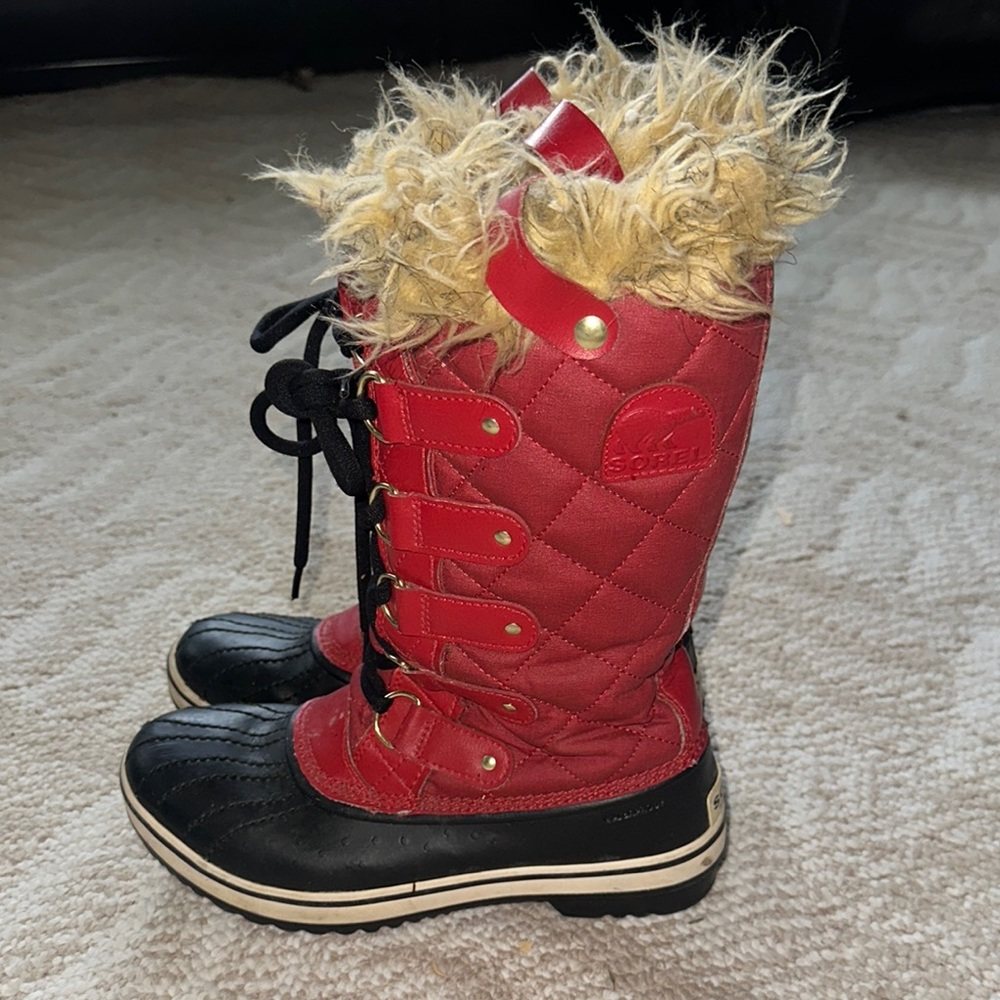 Sorel Quilted Red and Black Boots with Faux Fur
